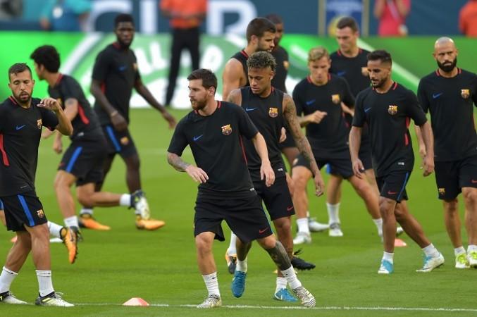 Lionel Messi, Neymar and the rest of the Barcelona players at a training session, July 28, 2017 Jordi Alba, Lionel Messi, Neymar, Barcelona, Real Madrid