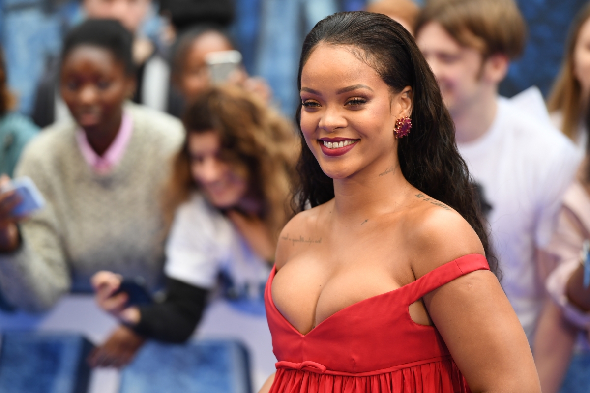 Rihanna's stuns two plunging outfits to teach you how to rock