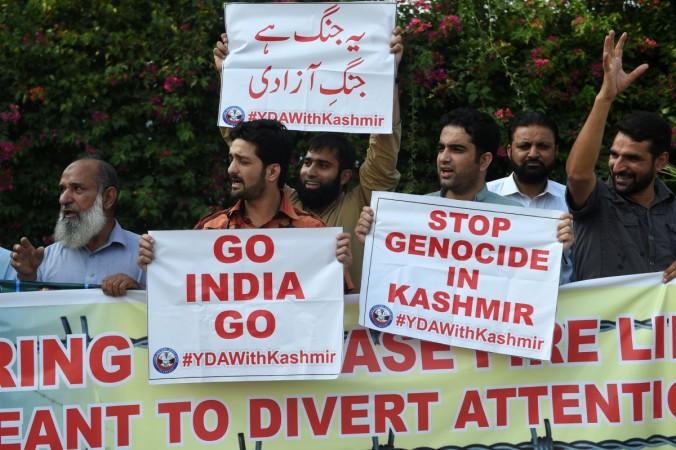 Activists of All Parties Hurriyat Conference (APHC), shout anti-Indian slogans during a protest in Islamabad on October 1, 2016. Kashmir