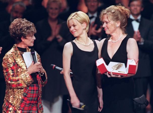 Actress Liv Ulmann (R) holds a special Palm of Palms for Sweden's Ingmar Bergman moments before presenting the award to her daughter Linn Ulmann (C) as French actress Jeanne Moreau (L) looks on, May 11, 1997. Jeanne Moreau