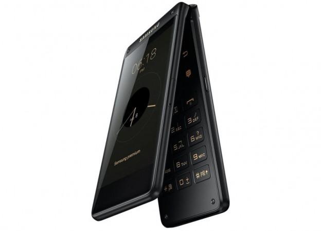 Samsung's new SM-G9298 flip phone. Samsung SM-G9298 flip phone