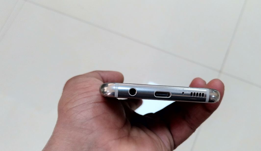 Samsung Galaxy S8 review: Beauty with beastly powers Samsung Galaxy S8, review, images, performance, camera, battery