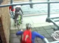 Cyclist dramatically tackles thieves after leaving bike unattended
