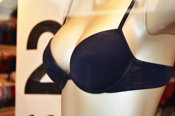 This restaurant is offering women discounts based on their bra