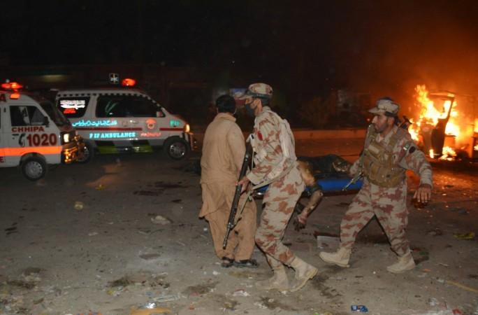Paramilitary soldiers and rescue workers move a body after a bomb blast in Quetta, Pakistan August 12, 2017. Quetta Blast