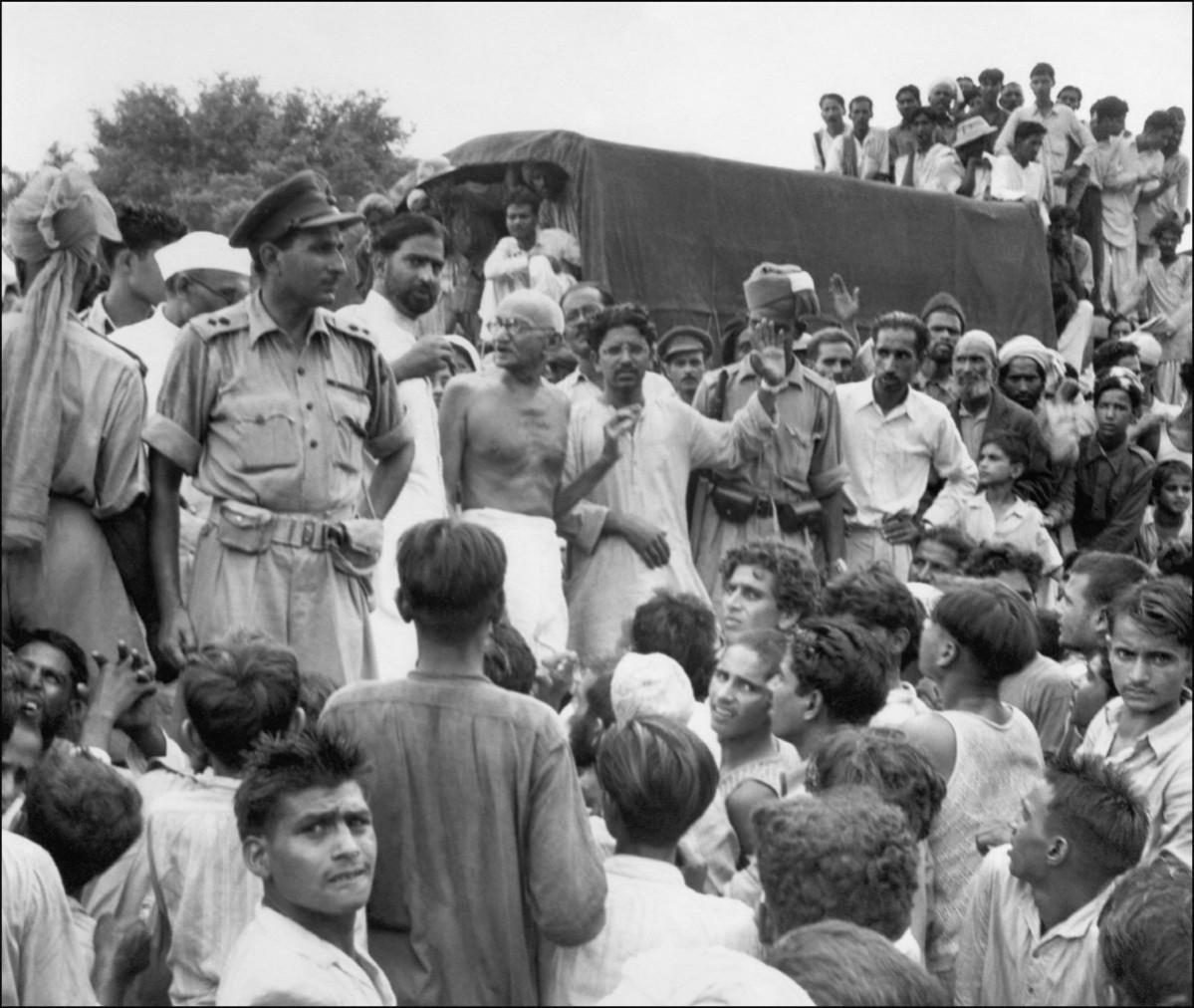 (FILES) In this photograph taken 22 September 1947, Mahatma Gandhi (C) visits Muslim refugees at Purana Qila in New Delhi, as they prepare to depart to Pakistan. The nation of 1.1 billion people -- marking 60 years since the subcontinent was partitioned on 14 - 15 August 1947 and independence from British rule -- proudly sees itself well on the road to economic, political and social greatness. India's Independence