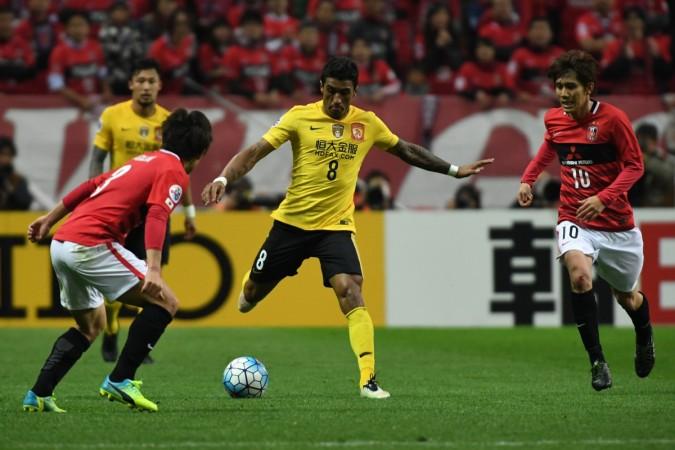Paulinho (#8) playing for Guangzhou Evergrande paulinho, barcelona