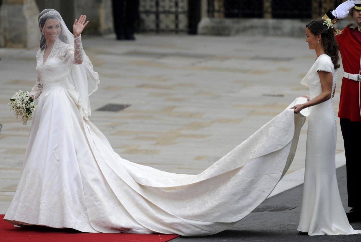 Kate Middleton's wedding dress by Alexander McQueen is worth £250,000 Kate Middleton