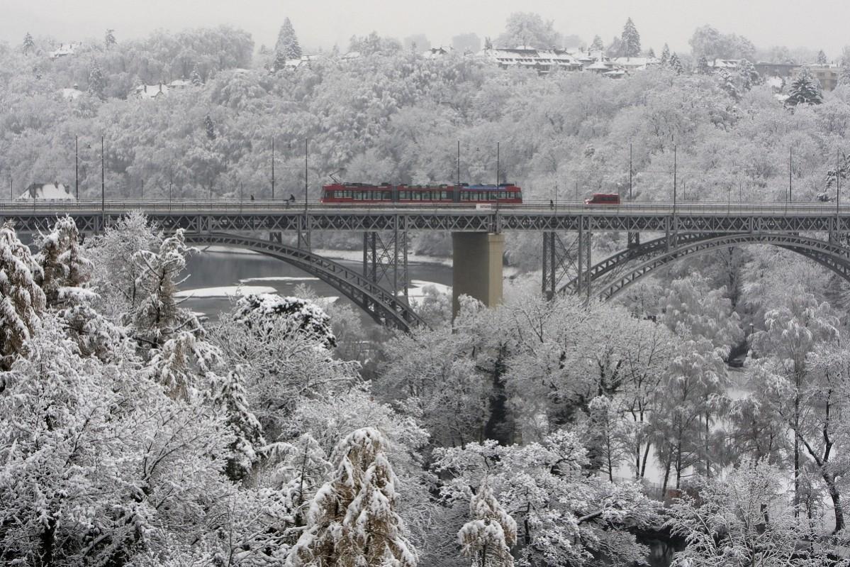 A tramway crosses the 'Kirchenfeld' bridge during snowfall in Bern Bern in Switzerland