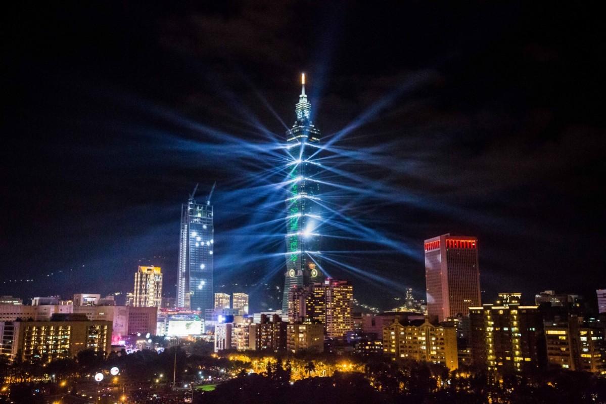 Taipei 101 is lit up during New Years Eve celebrations just after midnight on January 1, 2017 in Taipei, Taiwan. Taipei, Taiwan