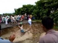 A bridge in Bihar collapses as scores of people looks on