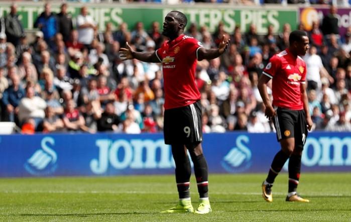 Romelu Lukaku celebrates after scoring his third goal in two Premier League games for Manchester United, August 19, 2017 Romelu Lukaku, Manchester United, Swansea City