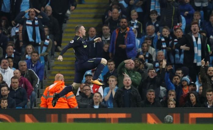 Wayne Rooney jumps for joy after scoring his 200th goal in the English Premier League, August 21, 2017 Wayne Rooney, Everton, Manchester City