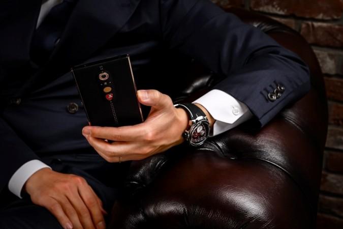 Lamborghini Alpha-One smartphone. Lamborghini Alpha-One