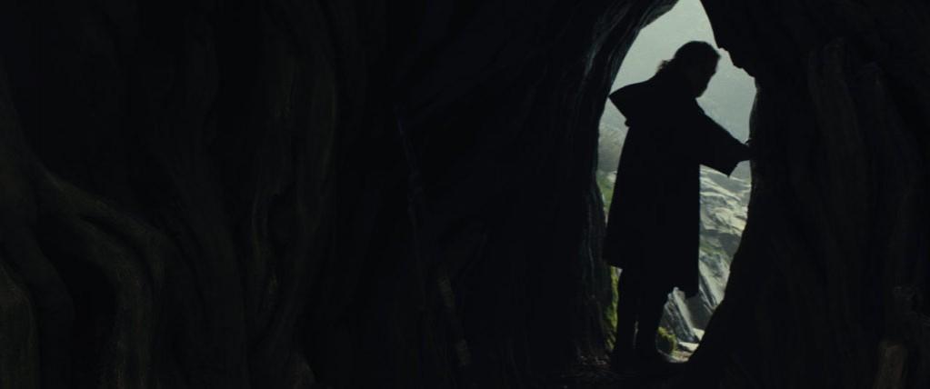The new trailer of Star Wars The Last Jedi might feature new shots of Luke Skywalker. Star Wars