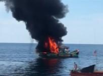 Malaysia sets boat ablaze as it turns up heat on illegal fishing