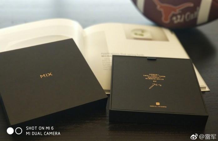 Xiaomi Mi Mix 2 retail package Xiaomi Mi Mix 2 retail package