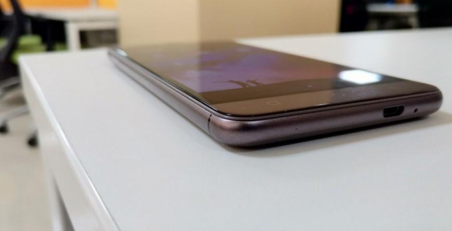 InFocus Turbo 5 review: The device boasts 2.5D glass cover on top of the display and also feature Type 2 micro USB port with a mic beside it InFocus Turbo 5, review, design, display