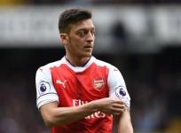 Arsene Wenger hits back at Arsenal legends who criticised Mesut Ozil