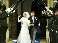 Four royals who gave up the crown for love