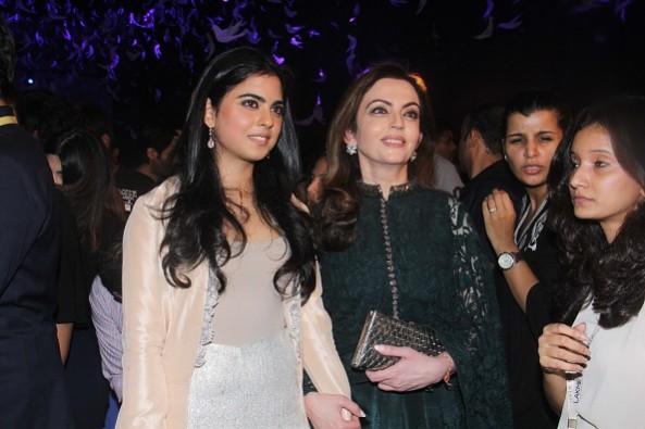 Isha Ambani with mother Nita Ambani at Lakme Fashion Week Summer/Resort 2016 Isha Ambani, Karan Johar Battle Of Saragarhi, Akshay Kumar