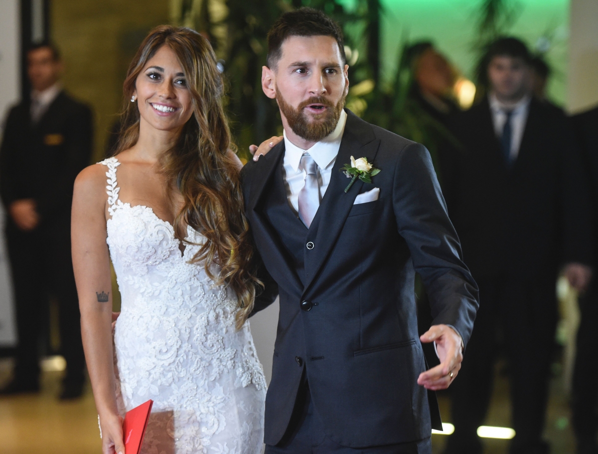 Messi wishes Happy 2018 with pregnant wife Antonella Roccuzzo [Photos ...