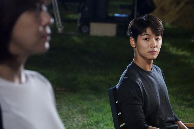 A behind-the scene photo of MBC medical drama Hospital Ship. Hospital Ship