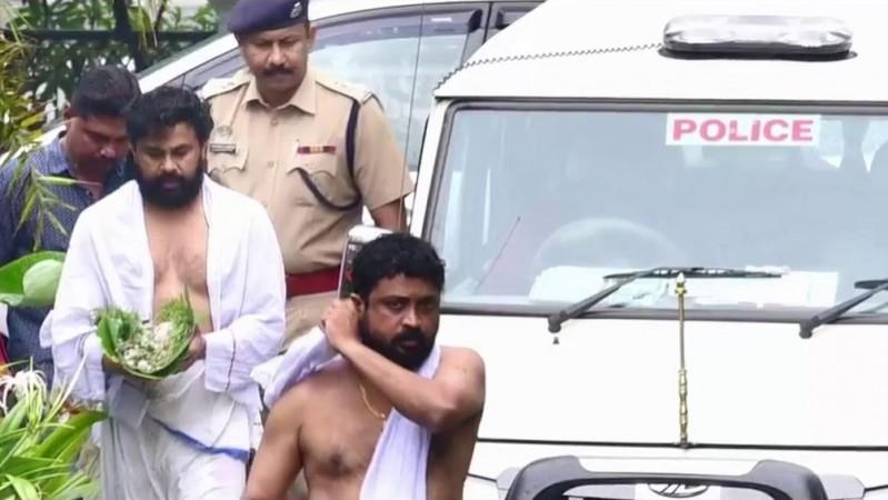Dileep spotted performing his father's death anniversary rituals Dileep, Dileep arrest