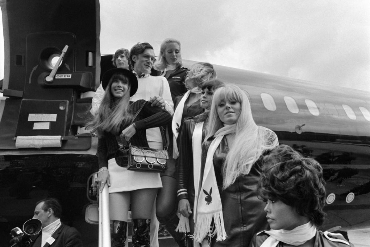 Photo taken on August 21, 1970 shows US Playboy Magazine publisher Hugh Hefner (L), his girlfriend actress Barbara Benton and film director Roman Polanski (R) arriving at Le Bourget airport with the Playboy jet 'Big Bunny'. Hugh Hefner