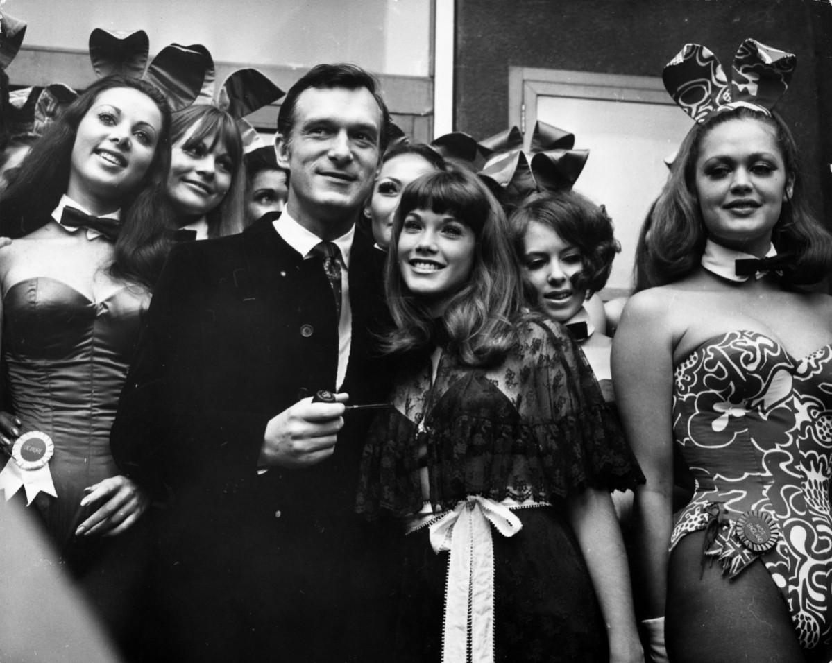 American pornography publisher and club entrepreneur, Hugh Hefner with American actress, Barbara Benton amongst English 'Bunny Girls' at his London 'Playboy Club' during a press conference. Hugh Hefner