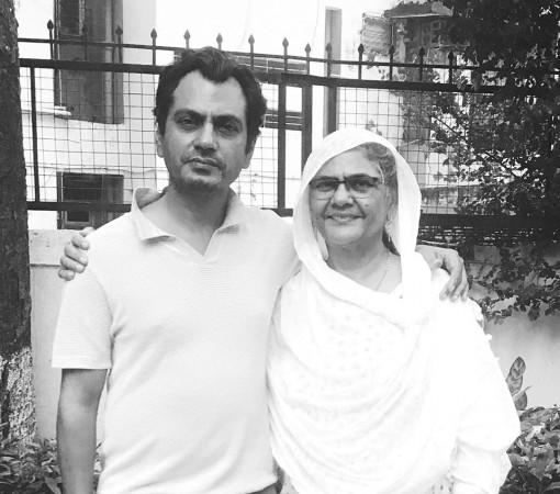 Nawazuddin Siddiqui with his mother Mehroonisa Siddiqui Nawazuddin Siddiqui mom