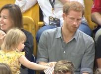 Sneaky child steals Prince Harrys popcorn at Invictus games