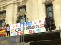 Thousands gather outside Madrids city hall in protest of Catalonia independence referendum