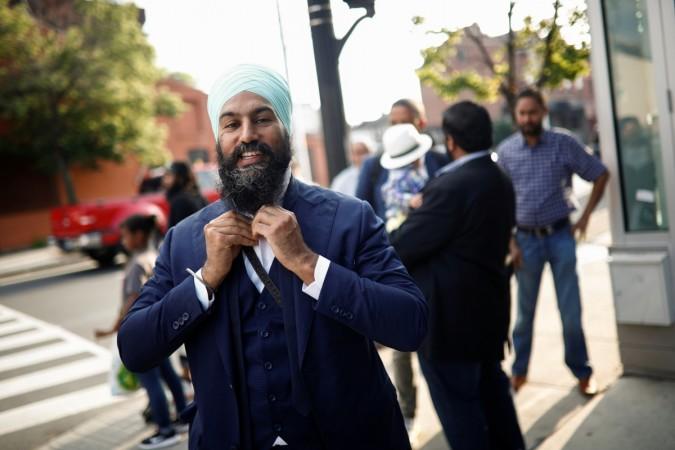 New Democratic Party leader Jagmeet Singh puts on his tie outside a meet and greet event in Hamilton, Ontario, Canada, July 17, 2017. Jagmeet Singh