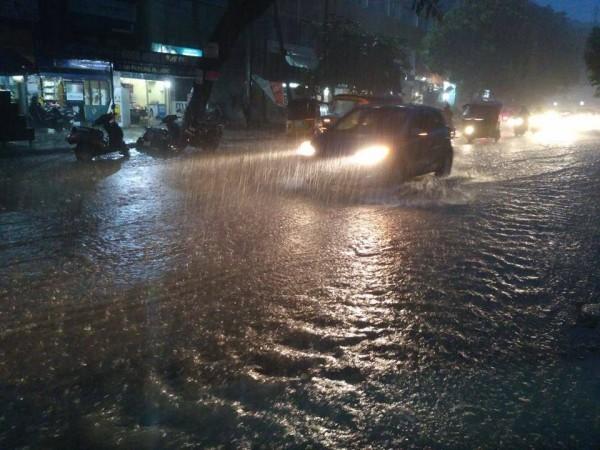 City drowns in heavy rain in Hyderabad on Monday evening. Hyderabad rain