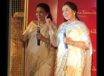 Asha Bhosle and her wax statue