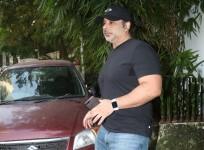 Uday Chopra outside Emraan Hashmi's residence