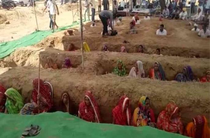 Rajasthan farmers buries in neck-deep mud. Rajasthan farmers buries in neck-deep mud.