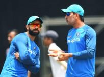 MS Dhoni Virat Kohli