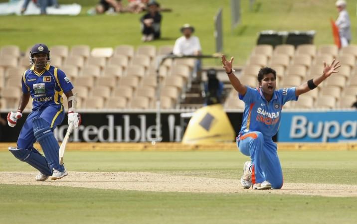 File photo: Vinay Kumar (right) feels he can return to the Indian team. Vinay Kumar