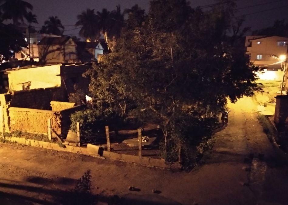 Xiaomi Mi A1 Android One camera sample taken in the night with just streets lights on Xiaomi, Mi A1, Android One, review, camera, design,price, specifications, launch, features