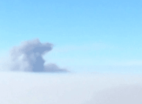 California wildfire: Mid-flight video captures smoke and haze rising through clouds