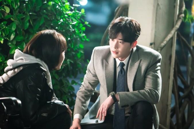 A promotional still of SBS drama While You Were Sleeping. While You Were Sleeping