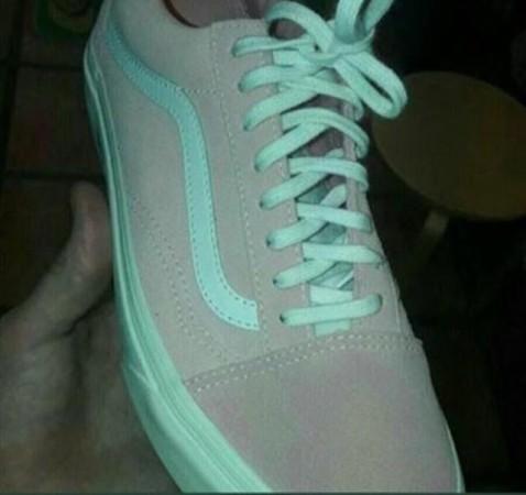 What is the colour of the shoe? Shoe colour