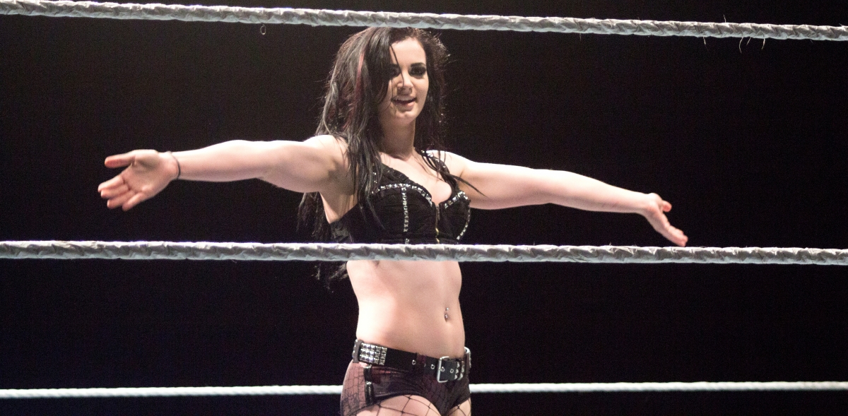 WWE: Paige asks fans to smell her armpits; Nia Jax responds \