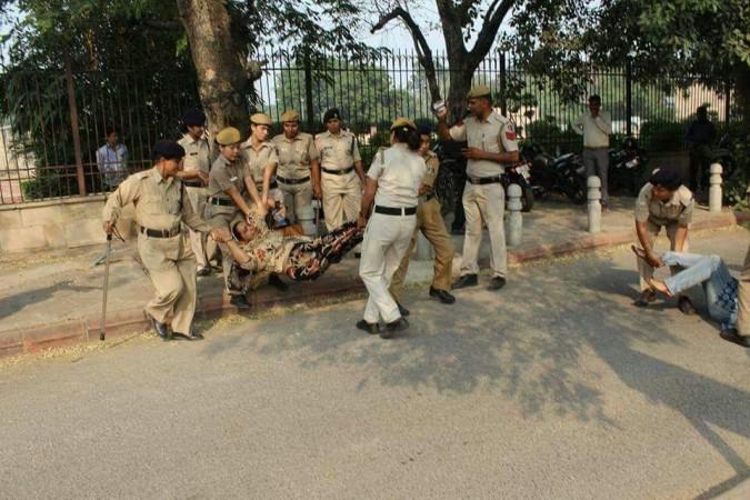 Policewomen take away missing JNU student Najeeb Ahmad's mother Fatima at Delhi High Court Najeeb