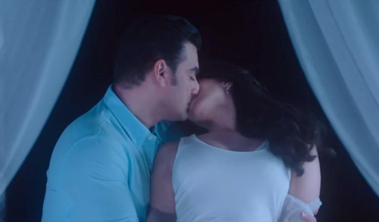 Arbaaz Khan and Sunny Leone kiss in Tera Intezar Sunny Leone Arbaaz Khan