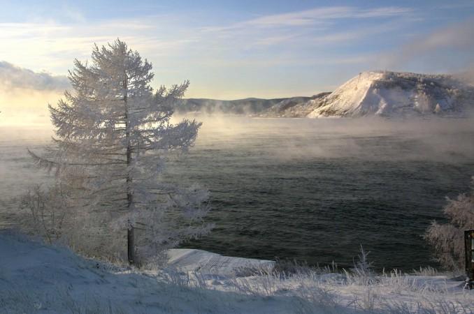 A view of the Baikal lake taken 11 December 2000 from the village of Listvyanka, 70 km from the Siberian city of Irkutsk. lake Baikal