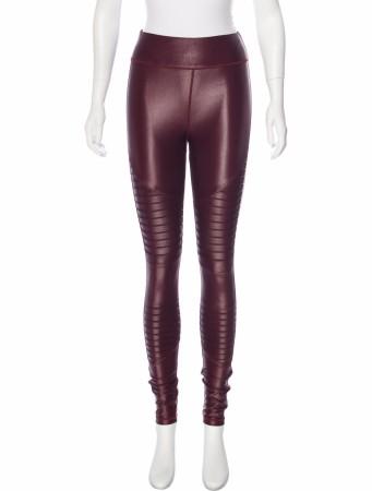 Kourtney Kardashian's Carbon 38 Leggings. kourtney leggings