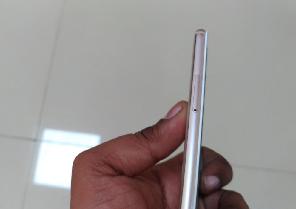 Asus Zenfone 4 Selfie Pro left side with SIM tray on top Asus, Zenfone 4 Selfie Pro, review, price, specifications, release, Flipkart